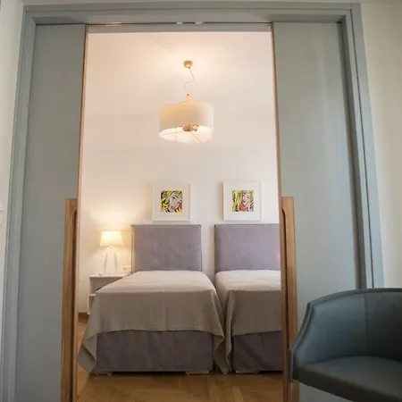 Elegant 2 Bedroom Under Acropolis Apartment *